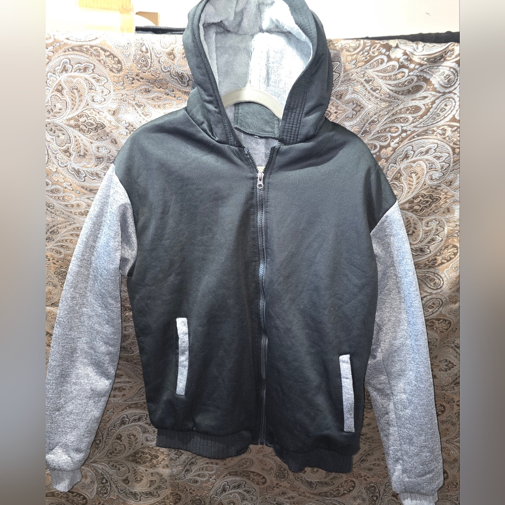 Black and grey girls swaetshirt